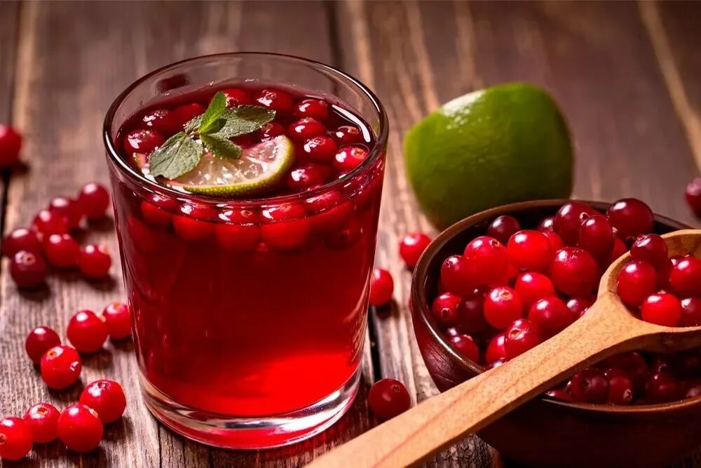 Ягоды после компота. Клюквенный морс. Морс «клюква». Клюквенный морс/Cranberry Juice. Морс клюквенно-брусничный.