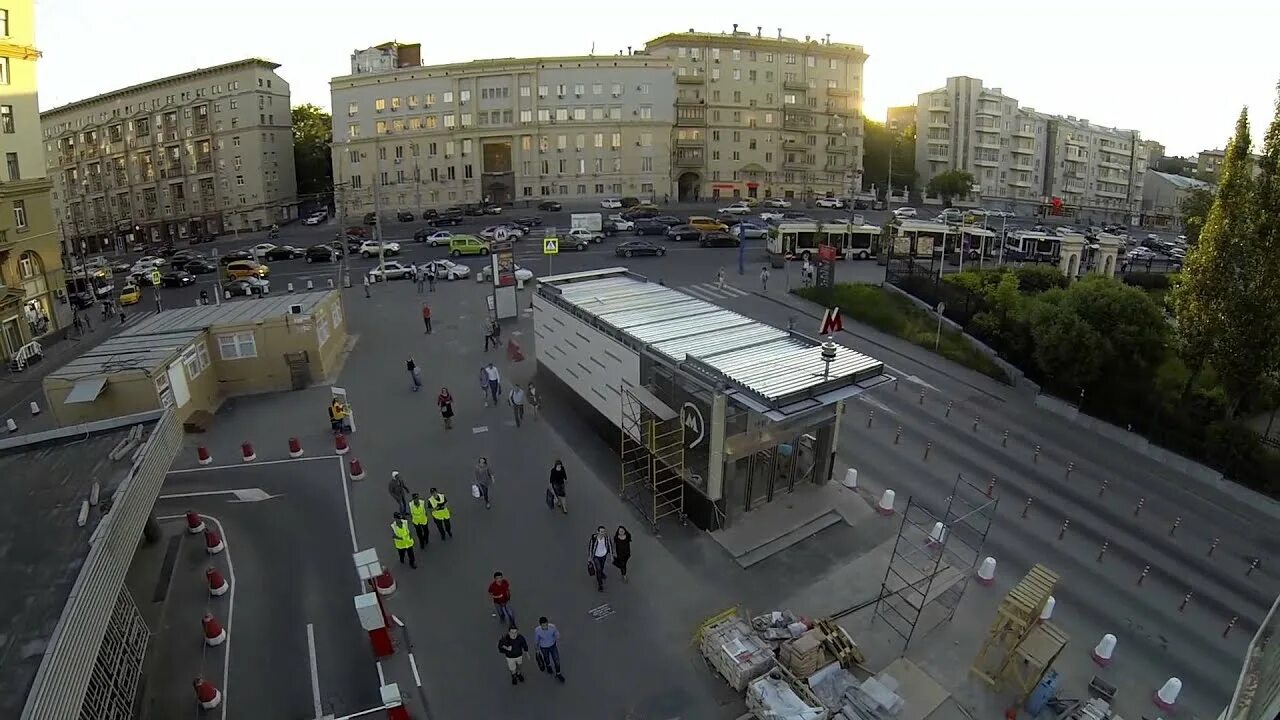 Фото на чкаловской. Метро Чкаловская Москва. Чкаловская метро улица. Метро Чкаловская СПБ улица. Метро Чкаловская Екатеринбург.