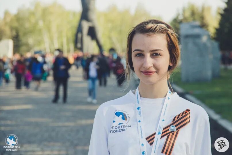 Пойти добровольцев девушка