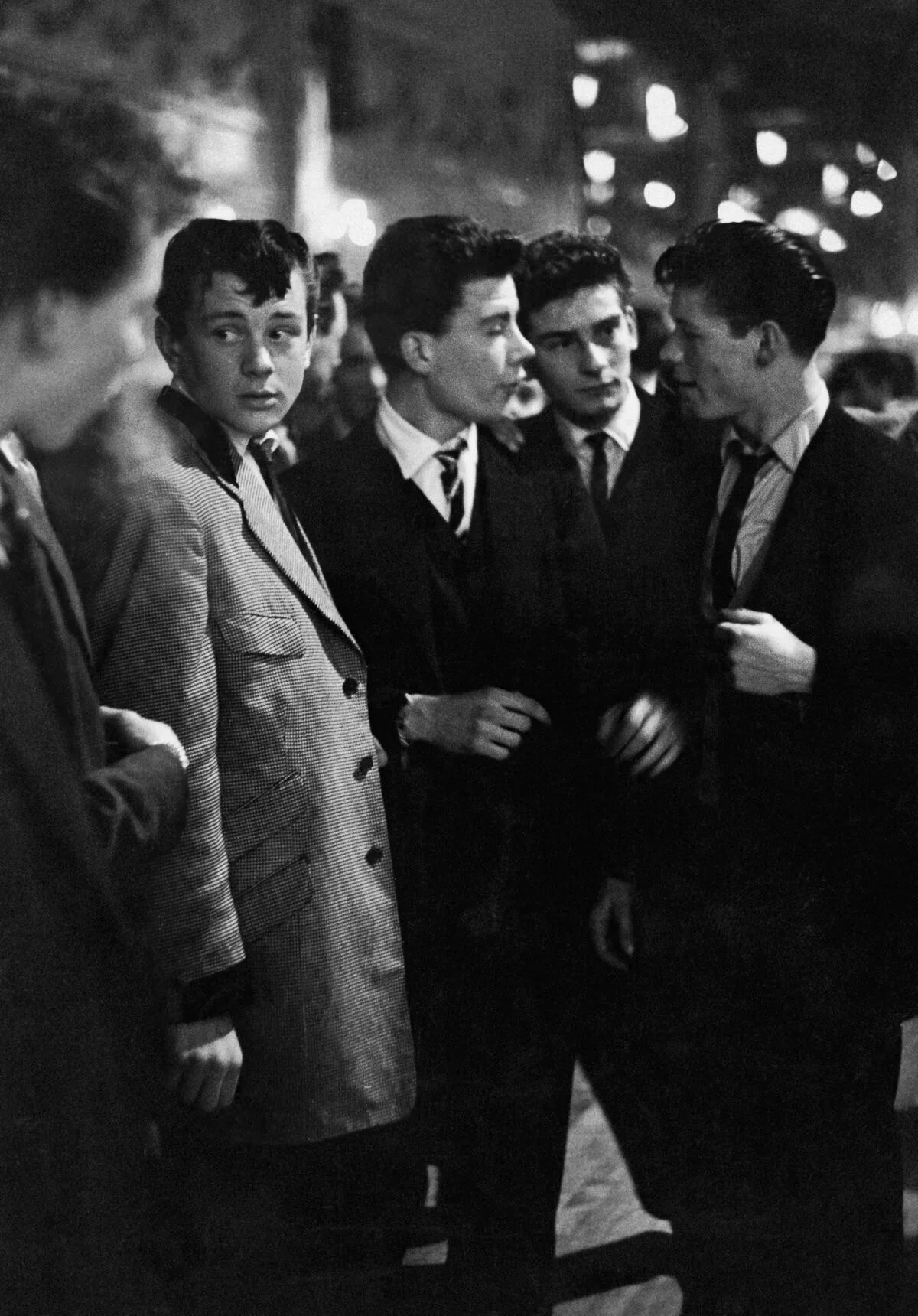 Тедди бои. Стиль Teddy boys 1950. Тедди Бойз субкультура 1950. Teddy boys стиль.