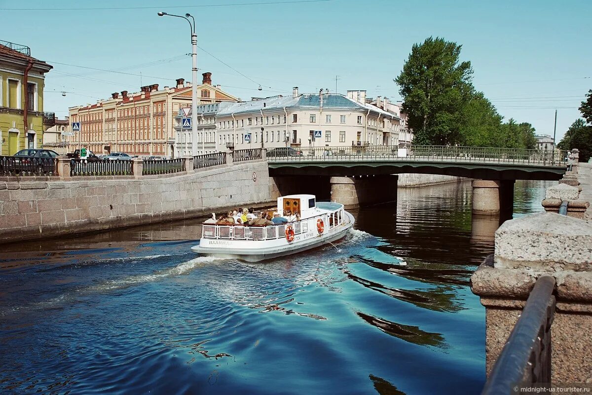 Питер реальная жизнь. Санкт-Петербург летом. Питер лето. Санкт-Петербург в июле. Реки и каналы Санкт-Петербурга.