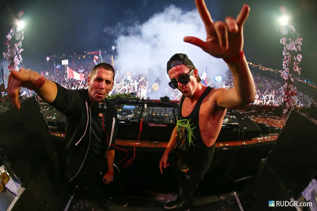 Tiesto like mike. Dimitri Vegas & like Mike. Dimitri Vegas like Mike 2022. Like Mike 2002. Dimitri Vegas & like Mike фото.