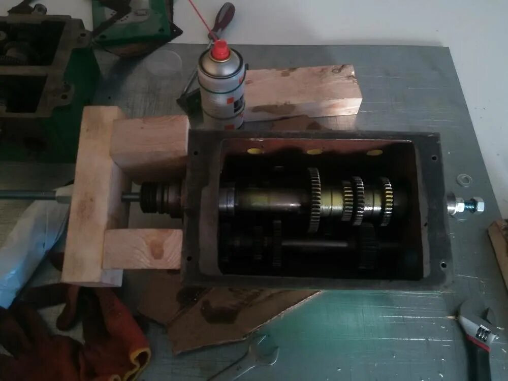 Бабка токарного станка своими руками. Станок р150 задняя бабка. Задняя бабка станка. Задняя бабка токарного станка по металлу. Задняя бабка 1а665.