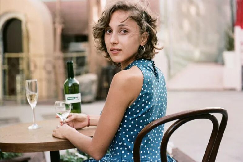 стереотипная француженка. настоящая француженка. образ француженки. настоящая француженка.