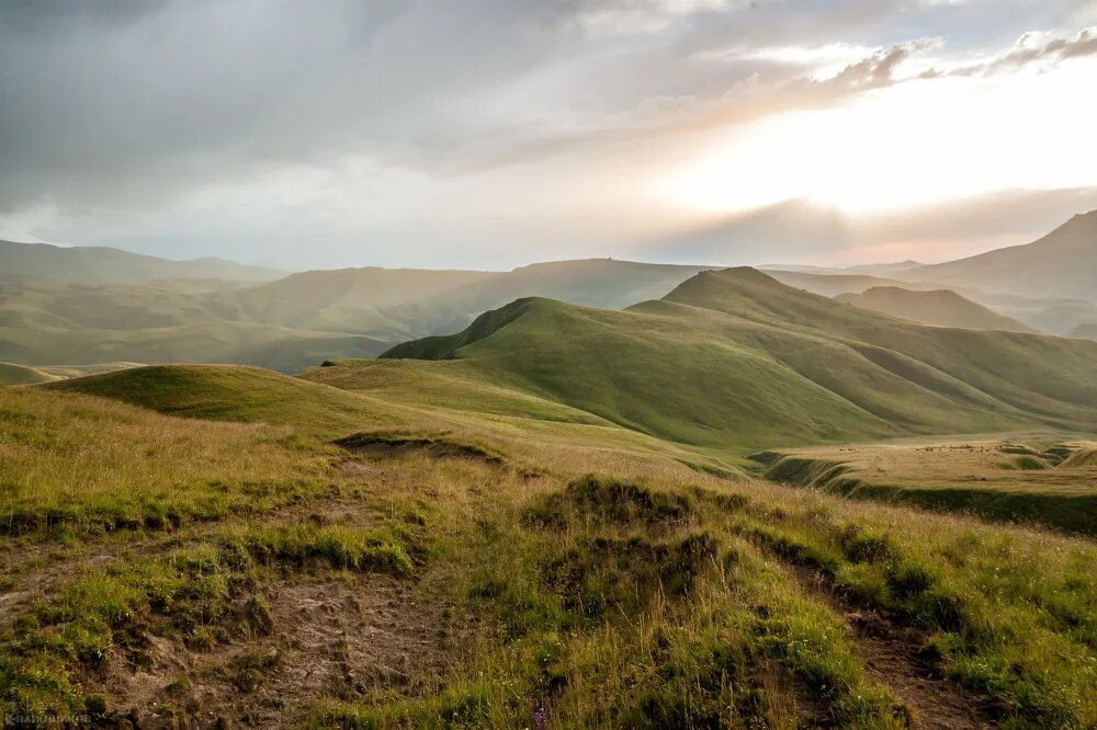 Село былым. Озеро былым Кабардино-Балкария. Быллым горы. Актопрак.