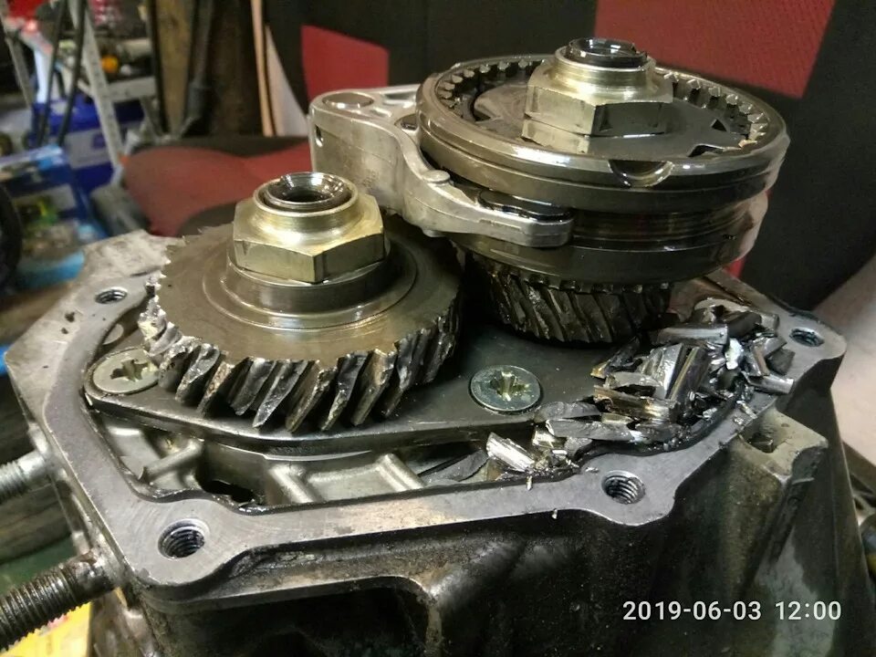 5 передача. Кпп зубчатые передачи. Шестерня мкпп пятой передачи тойота тойота рав 4. Пятая передача логотип. Мкпп киа спортейдж 1.