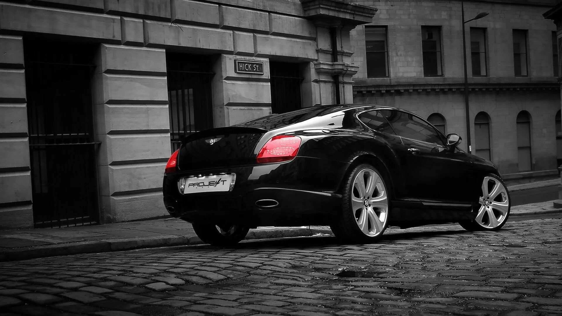 Черная машина в москве. Bentley Continental GTS Black Edition. Черная машина. Машина черно белая.