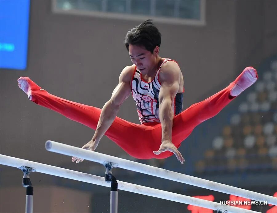 Спортивная гимнастика мужчины чемпионат россии. Хуан Сюй гимнаст. Гимнастика мужчины. Гимнасты мужчины.