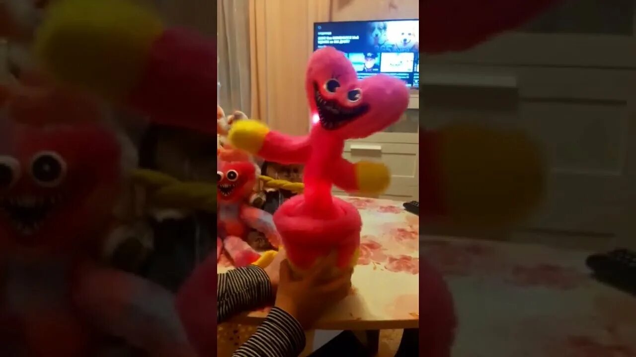 Зеленый зайчик из poppy playtime. Кисси мисси. кисси мисси poppy playtime. улыбающиеся монстры из poppy playtime. монстры из поппи плей тайм.