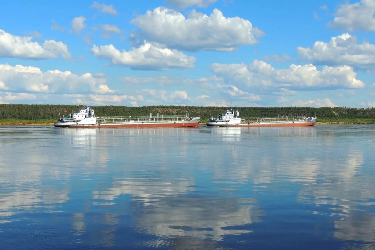 Киренск река лена. Водный транспорт в киренске. Усть кут киренск. Погода в киренске на завтра. Згмо киренск.