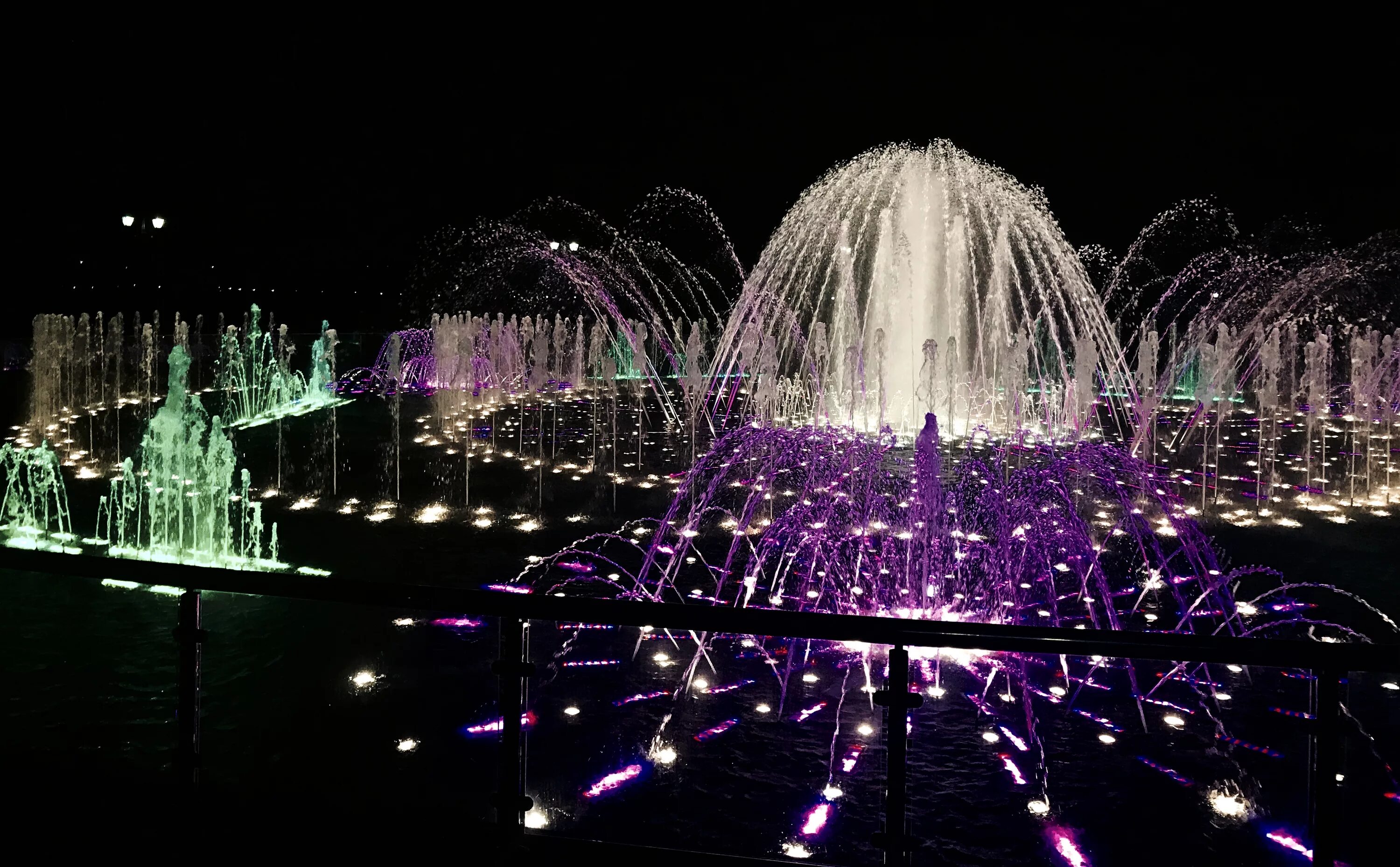 Ставрополь работа фонтана. Большой фонтан в ставрополе. Фонтан в ставрополе на перспективном. Тухачевского фонтан фонтан ставрополь. Световой фонтан ставрополь.