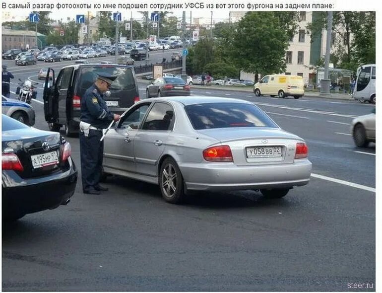 Гуф иномарка с мигалками поворачивает в арку. Автомобили с триколором на борту и мигалками. Автомобиль с триколором на борту. Гражданская машина с мигалками. Машина с триколором и мигалкой.