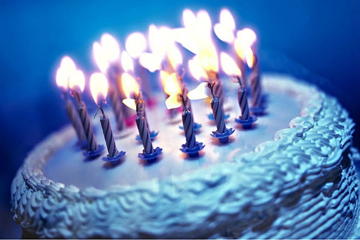 Красивый торт со свечами. Свечи для торта. Свеча в торт "с днем рождения". Торт с днем рождения!. Загадочный день рождения