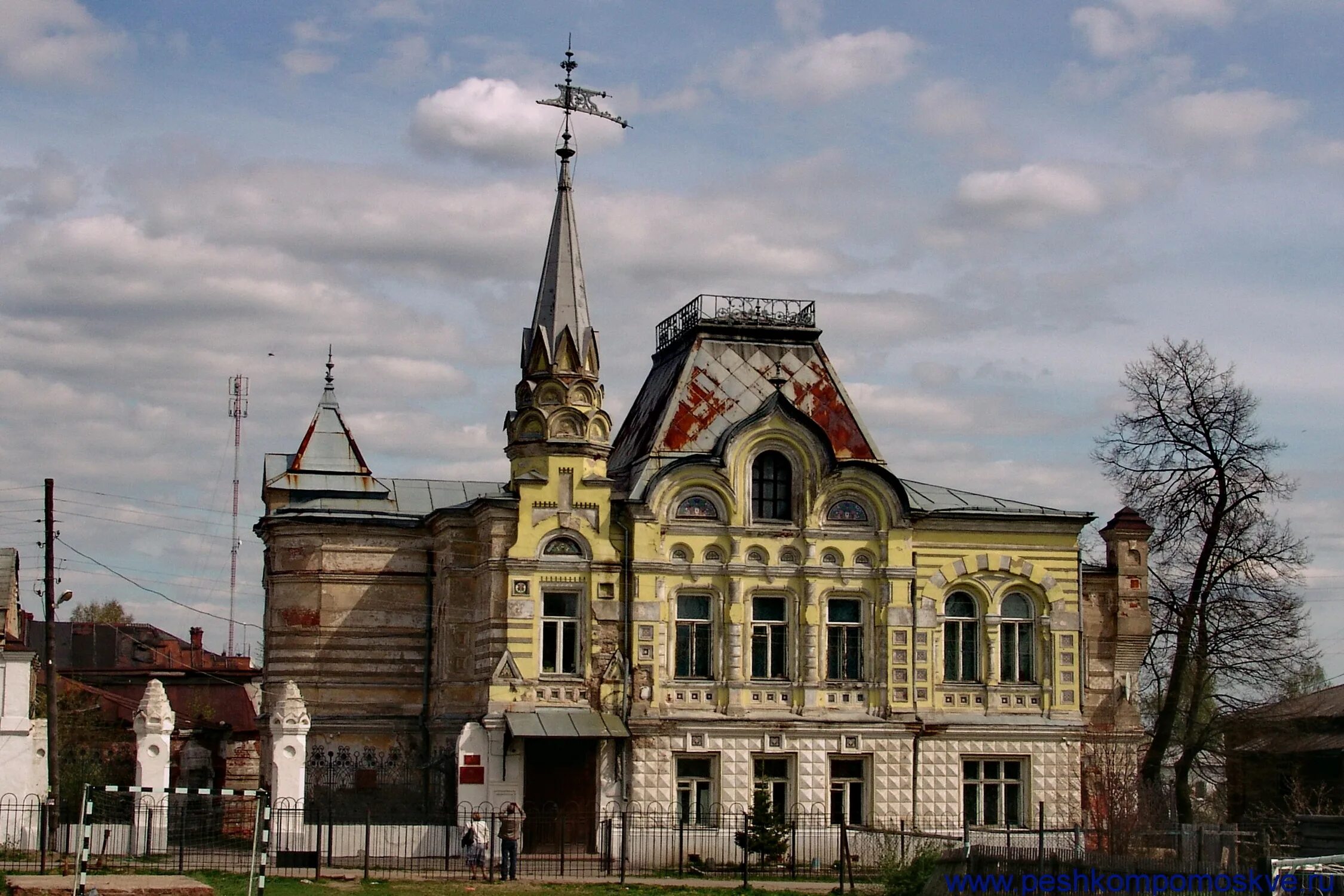 особняк а. сельский домик. гассё-дзукури японский дом. руины каменный дом. разрушенные дома.