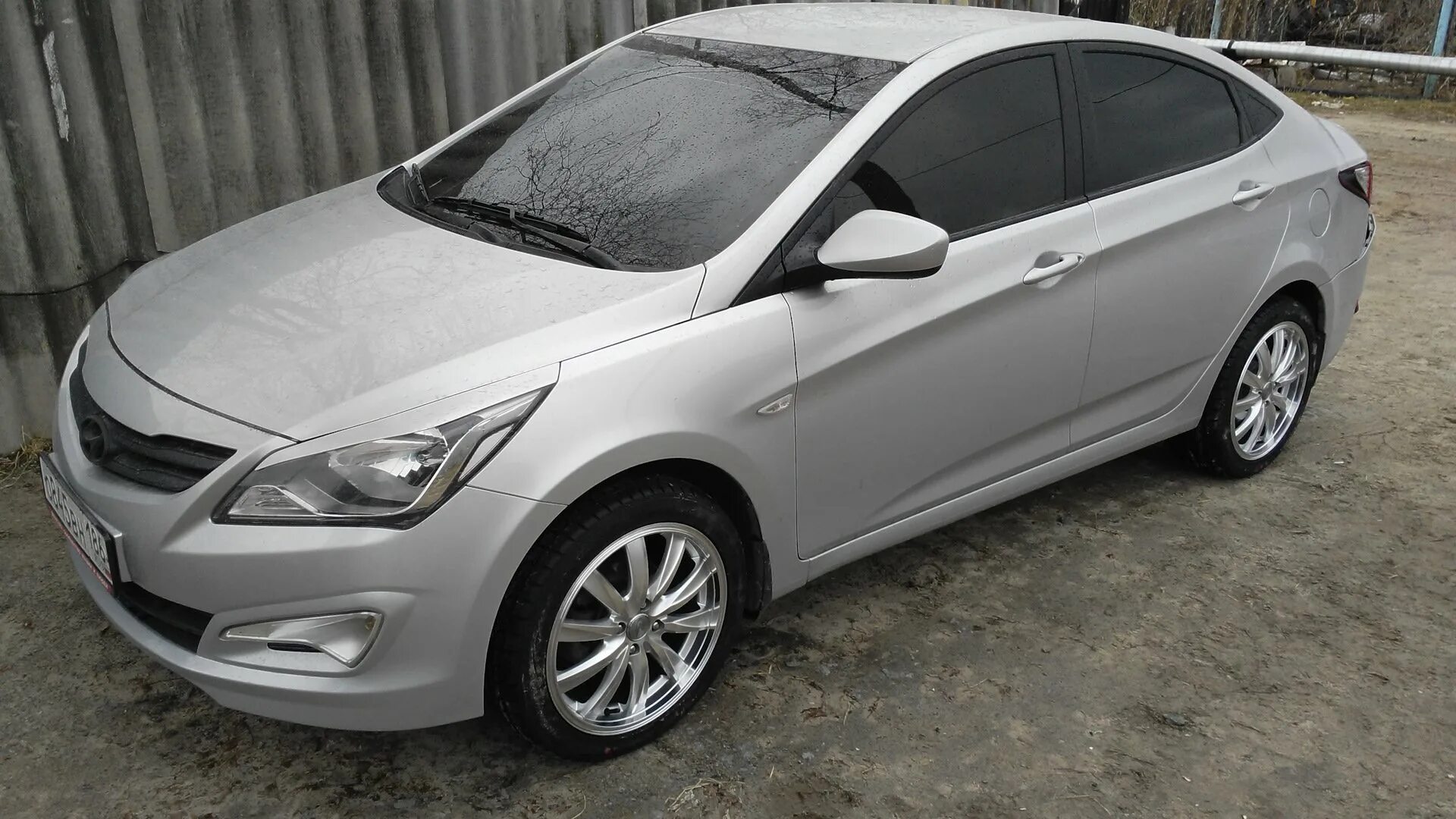 Солярис оцинкованный. Hyundai Solaris 2015. Hyundai Solaris 2015 на r17 серебро. Hyundai Solaris 2015 серый. Hyundai Solaris 16.