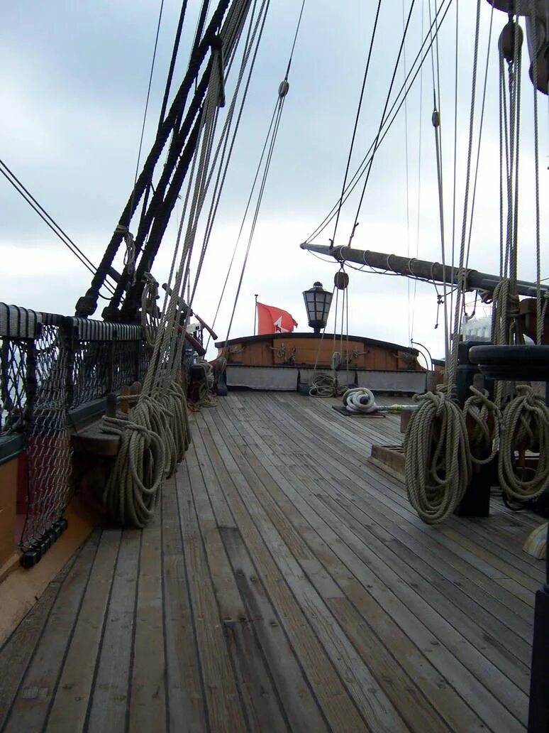 On board the ship. Палуба фрегата. Палуба корабля. Палуба пиратского корабля. Палуба старого корабля.