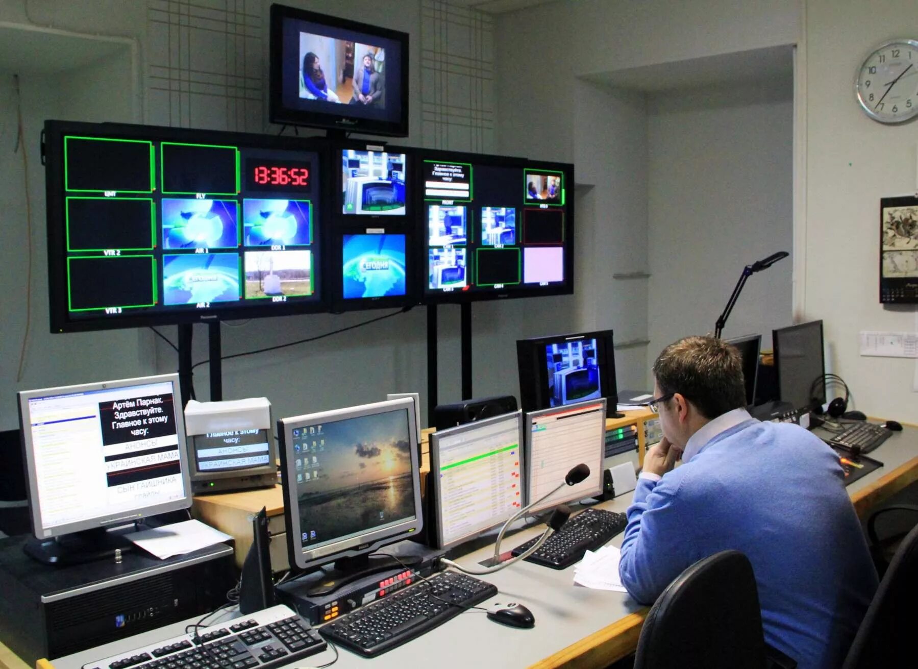 аппаратная телеканала. телевидение и радиовещание. телецентр гтрк. журналистика телевидение. сми телевидение.