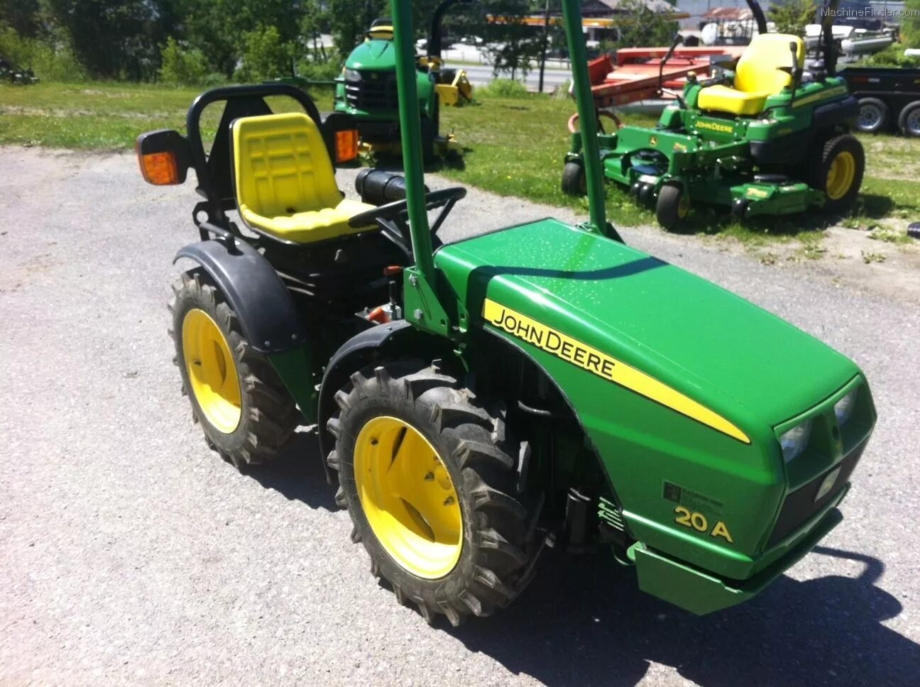 Работа мини тракторов. Мини трактор Джон Дир. John Deere 4250 минитрактор. Минитрактор John Deere 20a. Садовый трактор John Deere.