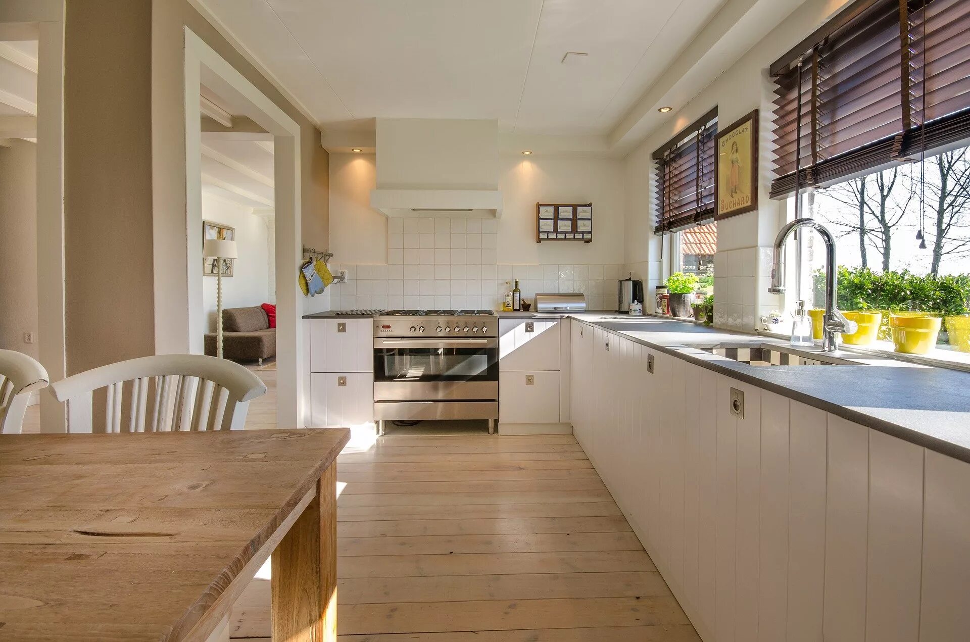 Дизайнерские кухни с островом. Интерьер пляжного домика. The home kitchen. Уютная кухня. Кухня для большой семьи.