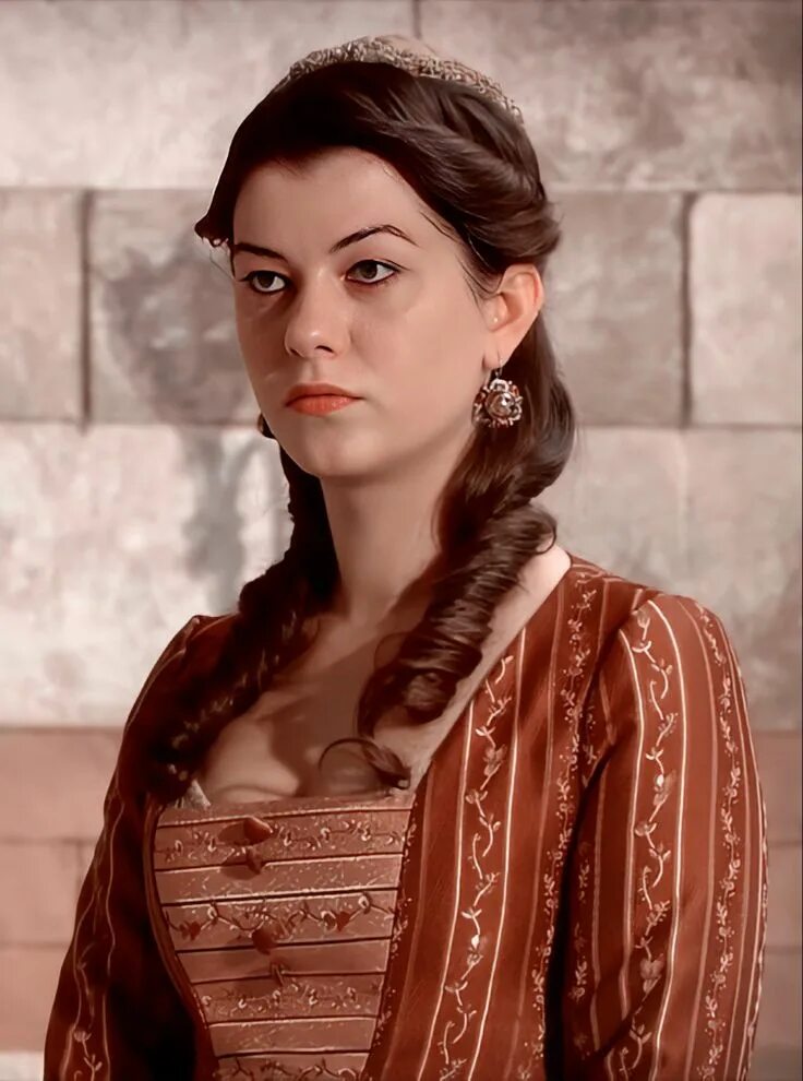Нигяр Калфа - известная актриса из сериала Великолепный век, которая вдохновляет