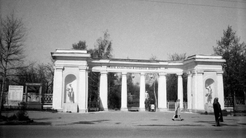 Парк культуры вологда. Парк культуры вологда. Парк победы вологда. Кремлевский сад вологда. Сквер победы вологда.
