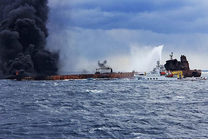 Безопасность нефтяных танкеров. Аварии нефтяных танкеров. корабль нефть.