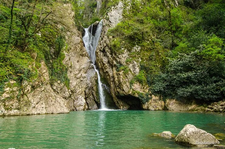 Агурский водопад Сочи. Агурское ущелье 3 водопада. Агурское ущелье в Сочи. Агурское ущелье Абхазия. Природные достопримечательности сочи