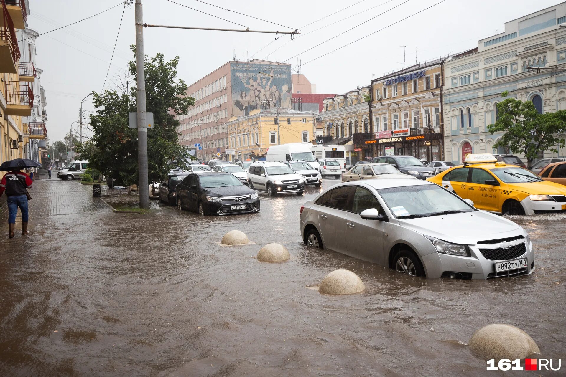 дождь в ростове на дону сегодня. дождь в ростове на дону сегодня. потоп в ростове на дону. ливень в ростове. дождь в ростове на дону сегодня.