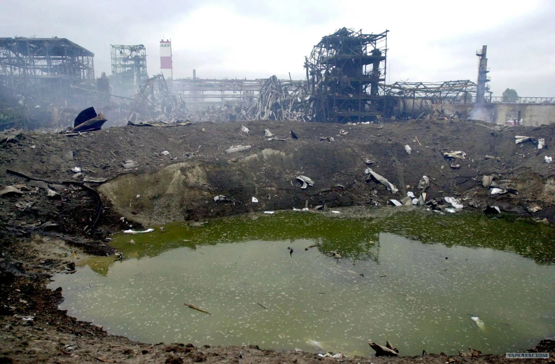 Взрыв в Тулузе 2001. Взрыв на химическом комбинате azf в Тулузе. Взрыв на химическом комбинате azf в Тулузе 21 сентября. Взрыв на химическом комбинате azf в Тулузе 21 сентября 2001 г., Франция.