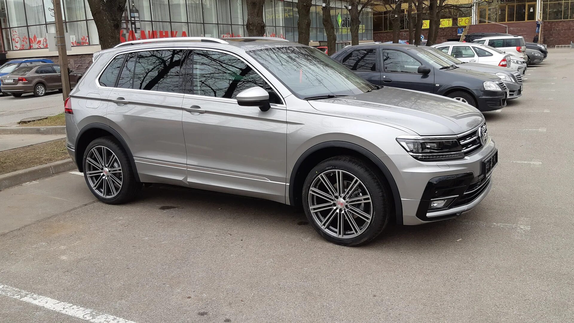 Колеса volkswagen tiguan. Volkswagen Tiguan 2020 диски. Диски Фольксваген Тигуан 2. VW Tiguan 2 r20. Диски Volkswagen Tiguan r20.