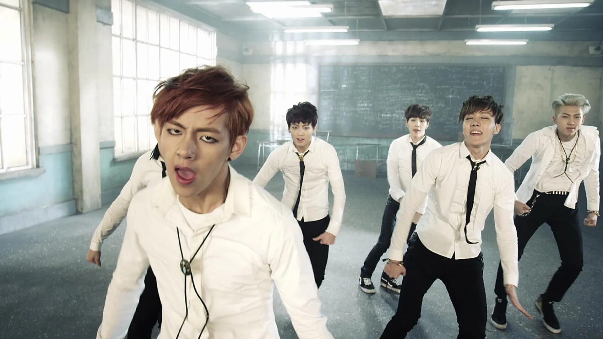 Bts подряд. BTS группа корейская. БТС 2014 boy in Luv. БТС 2014 boy in Luv тэхён. БТС 2014 boy in Luv Джин.