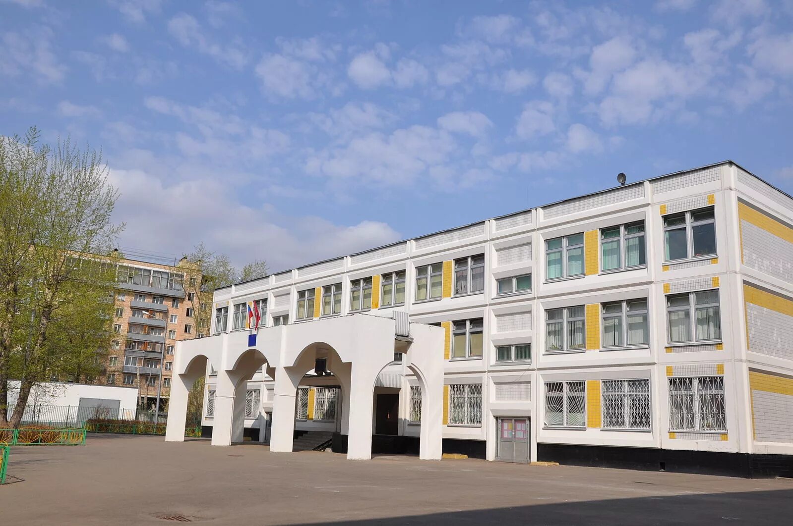 Школ где любой. Школа 1527 Коломенская. Гимназия 1527 Москва. Школа 1527 Нагатинский Затон. Школа на Андропова 1527.