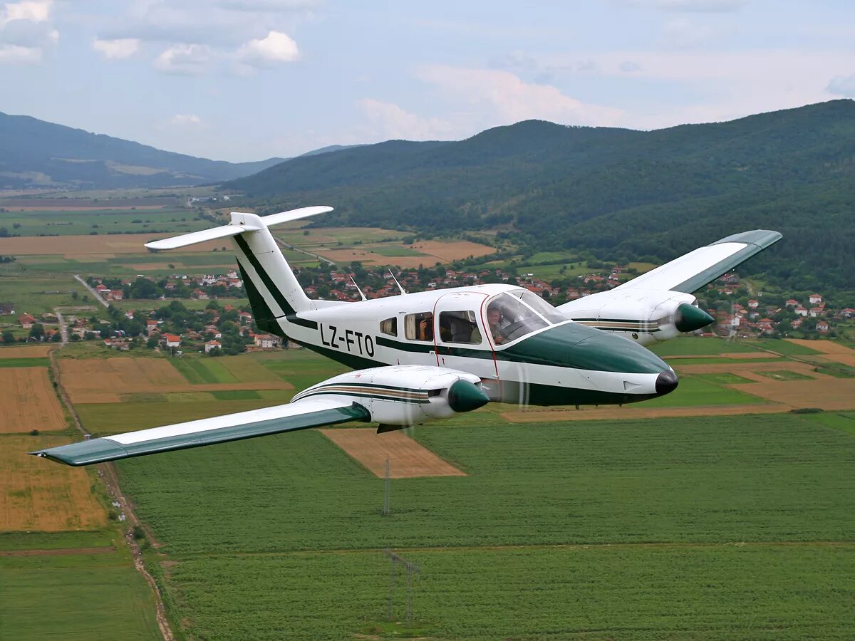 Легкая авиация. Двухмоторный самолёт Piper pa-44 Seminole. Пайпер Семинол самолет. Piper pa-44 Seminole. Легкомоторный самолет "Piper pa-32".