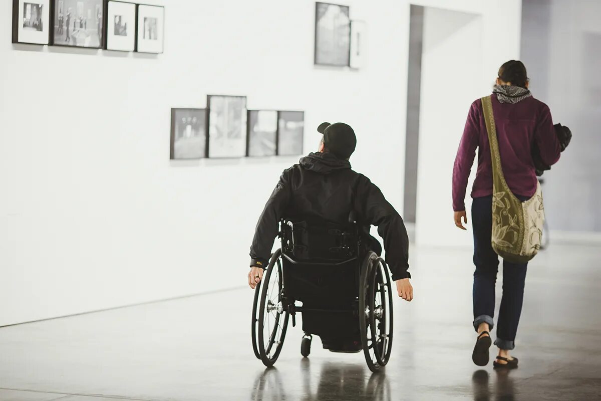 Доступный музей. Музеи для людей с ограниченными возможностями. Инвалиды в музее. Инклюзия в музее. Инклюзивный музей.