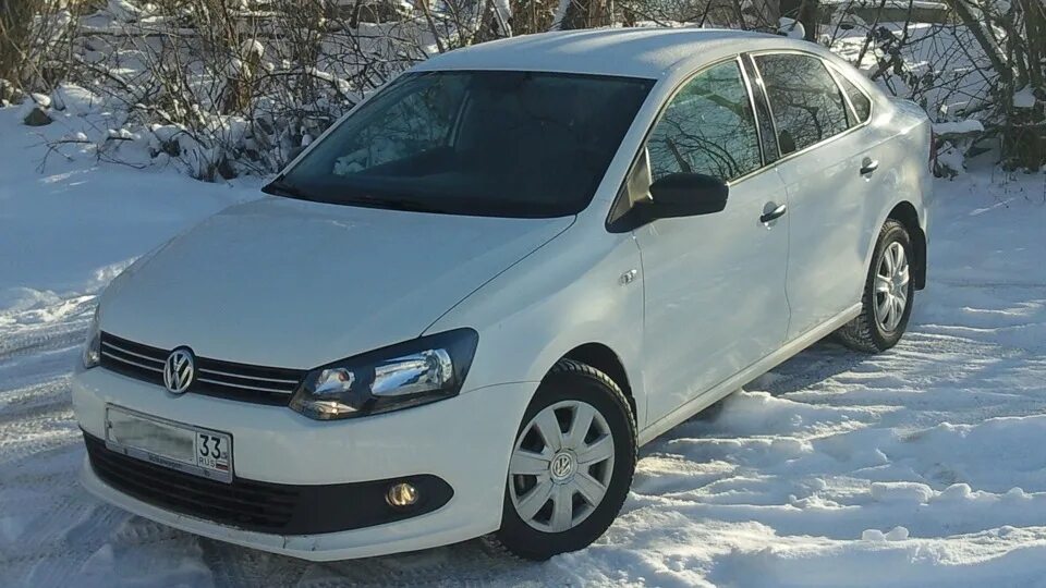 Фольксваген кемерово купить. Поло седан 2012 Silver Leaf. Поло 2012 седан 1.6. Volkswagen Polo серебристый зима. Volkswagen Polo 2012 года зима.