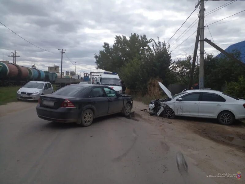 Аварии фролово. Дтп в волгограде за сутки. Аварии фролово. Дтп со скорой волгоград 17. Трасса.