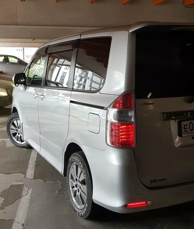 Тойота вокси 70 кузов. Toyota voxy 3g. Тойота вокси 2007. Диски для тойота вокси. Тойота вокси колеса.