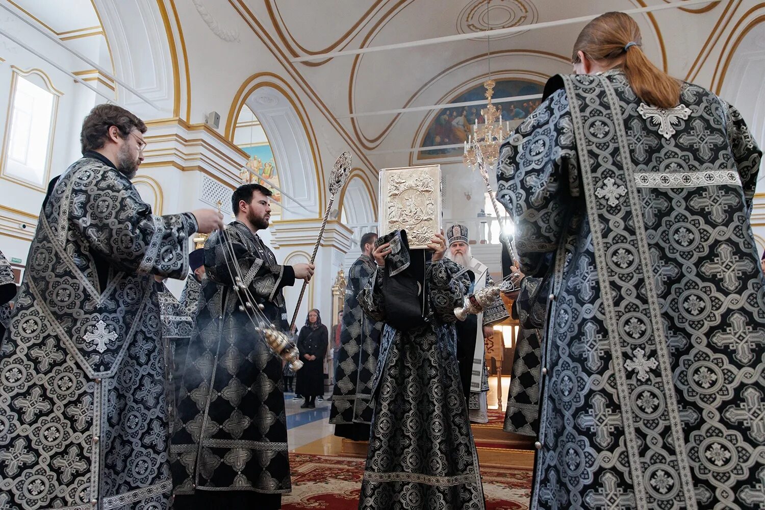 Сплошная неделя перед великим постом. Литургия Преждеосвященных. Литургия Преждеосвященных Даров в Великий четверг перед Пасхой. Литургия посвящённая Воскресшему Лазарю в шестую седмицу поста. Литургия Преждеосвященных Даров последование.