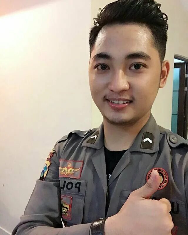 Ganteng ngaloco. Kontol Artis Indonesia Ganteng. Cowok Ganteng. Polisi.