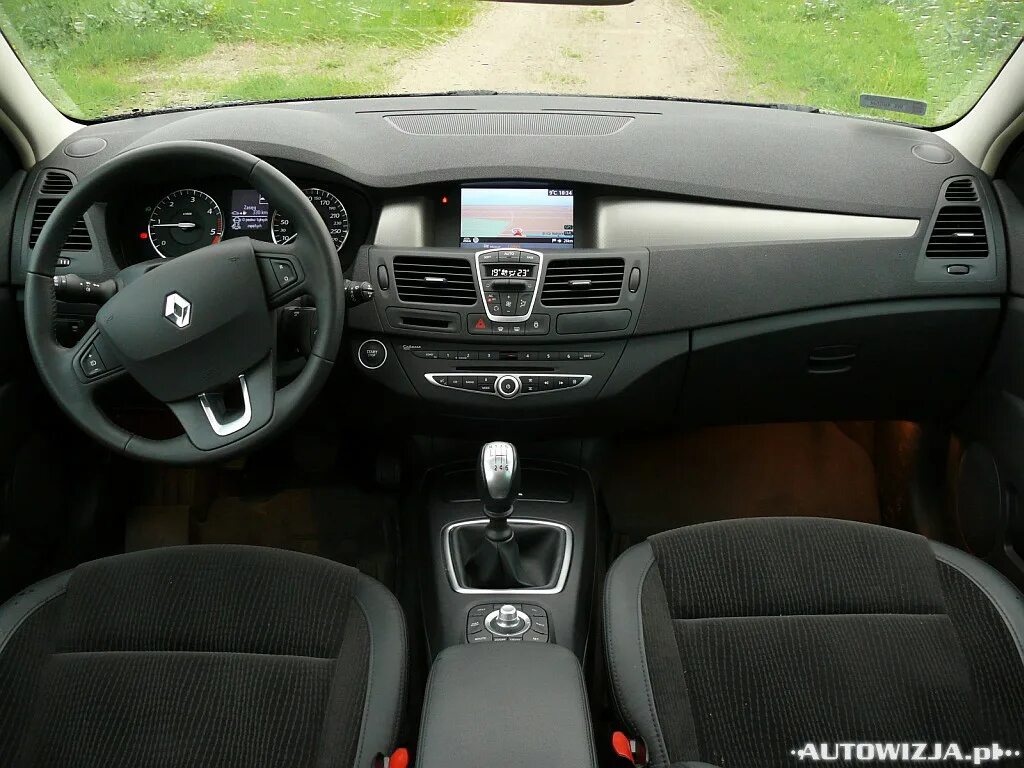 Рено лагуна 3 универсал салон. Renault laguna 3 interior. Рено лагуна 3 салон. Renault laguna 2008 салон. Renault laguna 2008 салон.