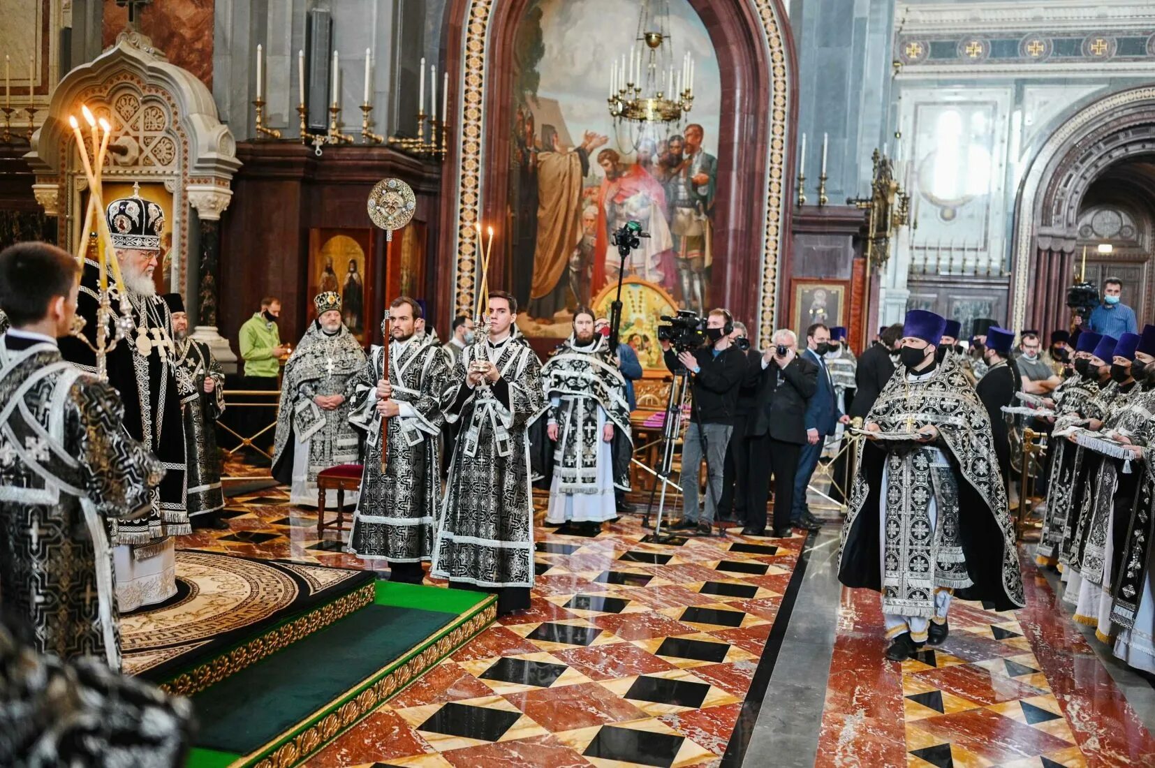 Храм христа спасителя служба сегодня во сколько. Апрель 2020 литургии храм христа спасителя. Освящение храма христа спасителя 2000. Храм христа спасителя служба сегодня во сколько. Храм христа спасителя рождество.