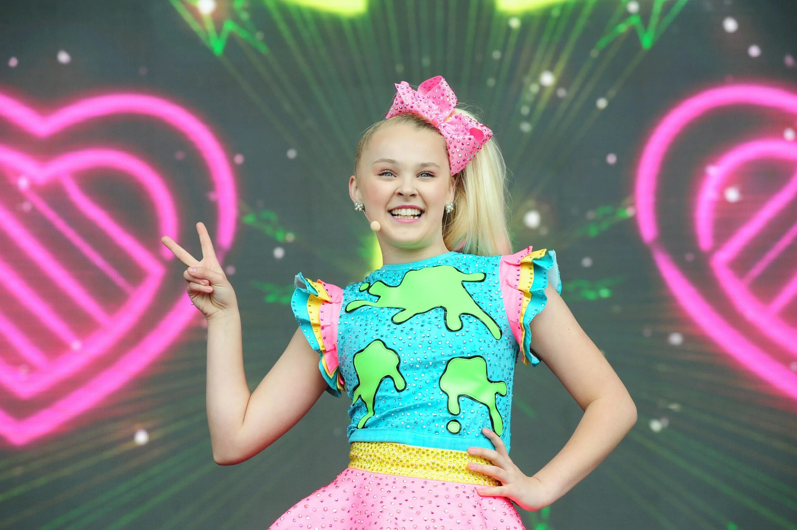 Джоджо сива карма. Jojo Siwa. Jojo Siwa певица. Джо Джо Сива каминг аут. Джо Джо Сива 2022.