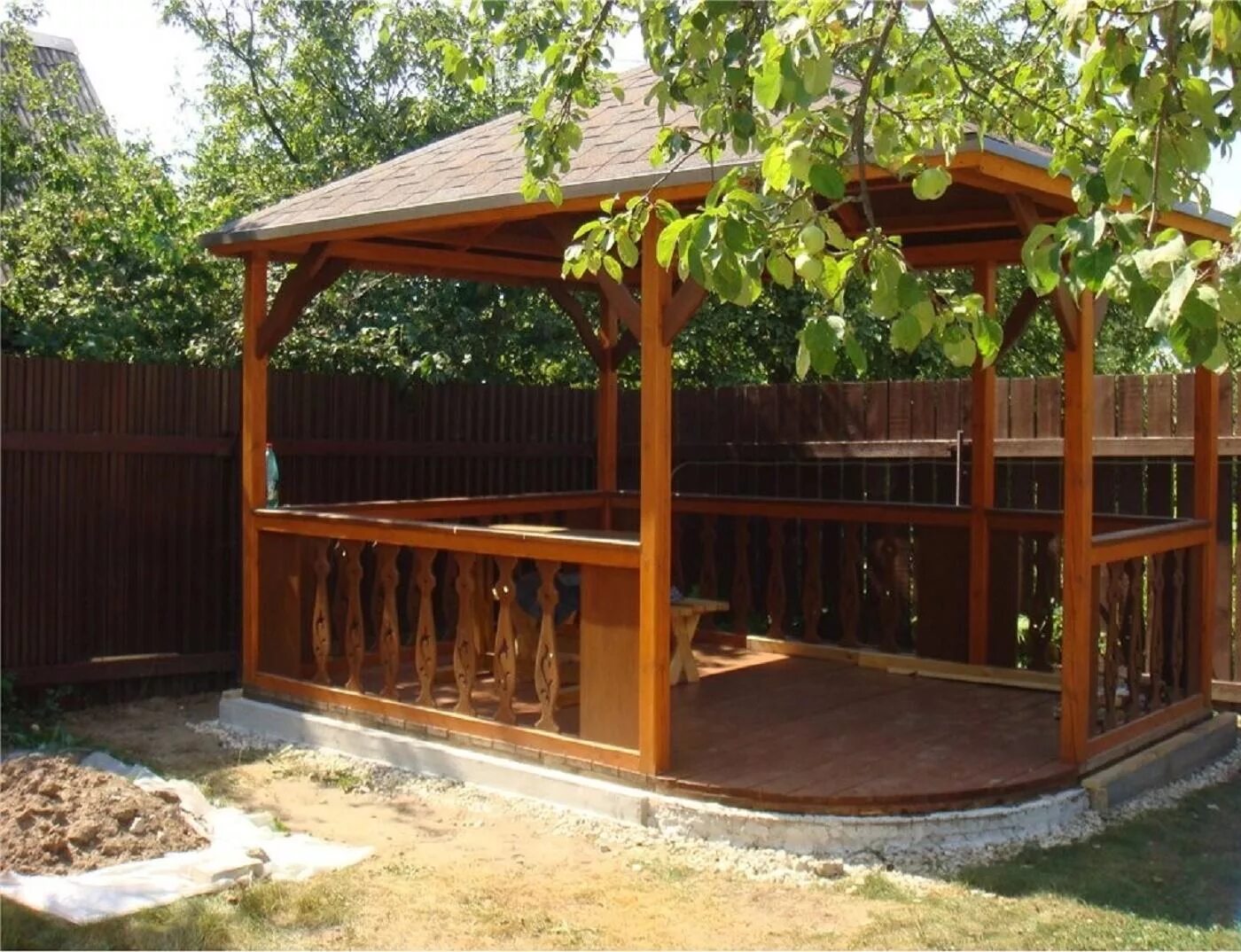 Беседка в саду. Беседки на дачном участке. Красивые беседки. Wooden gazebo беседки. Беседки для дачи с барбекю.