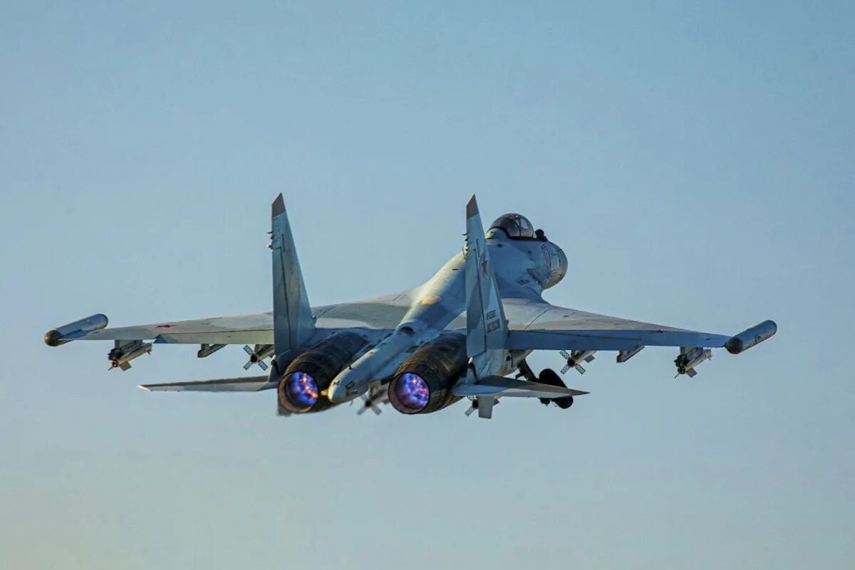 Су 35 испугал. Су 35. Су 35 сверхзвуковой. Су-35 высший пилотаж. Су-57 в сирии.
