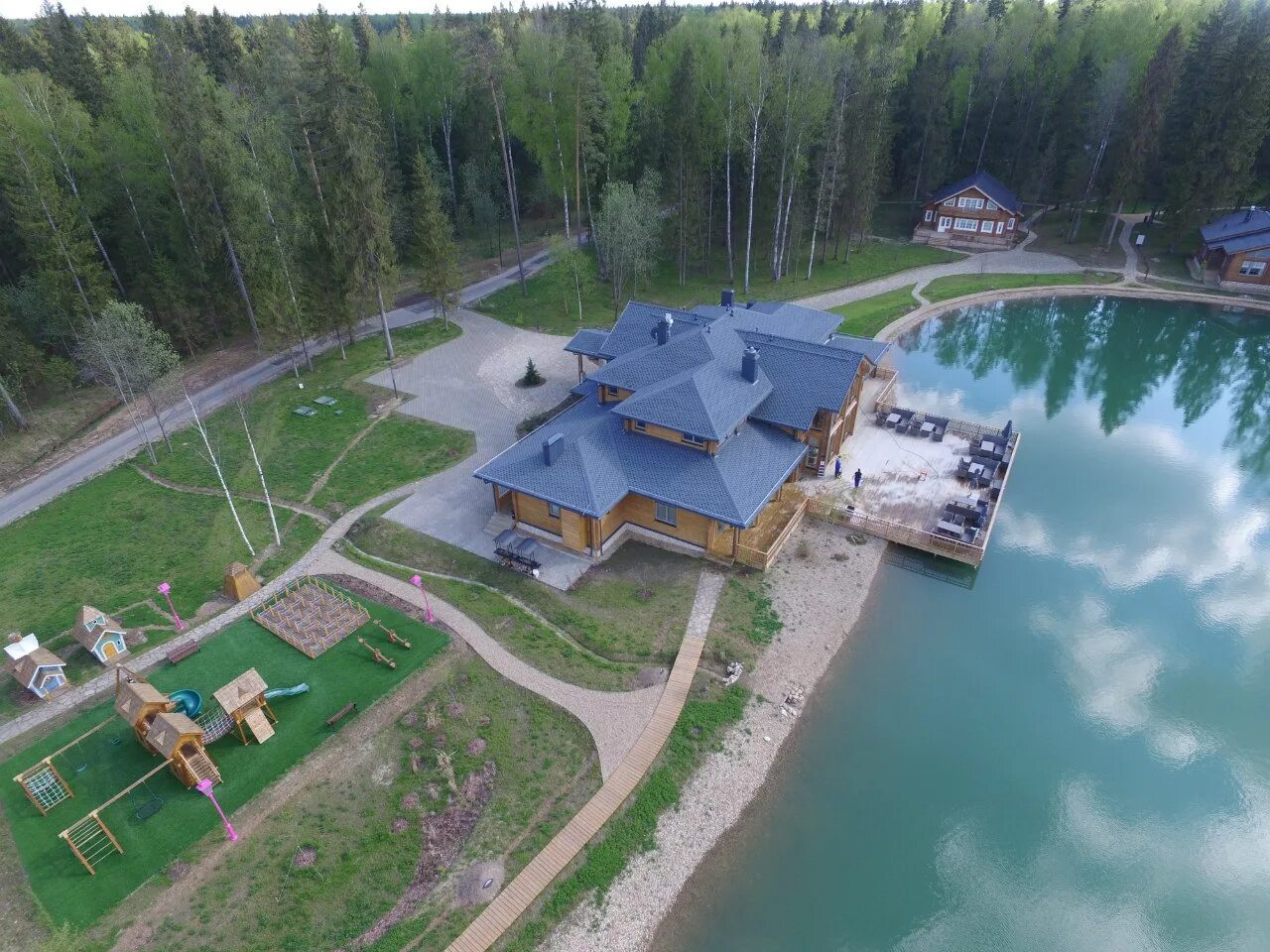 изумрудный лес московская область экоотель. нарынка изумрудный лес эко отель. ресторан forrest изумрудный лес. клин изумрудный лес эко отель. база изумрудный лес московская область.