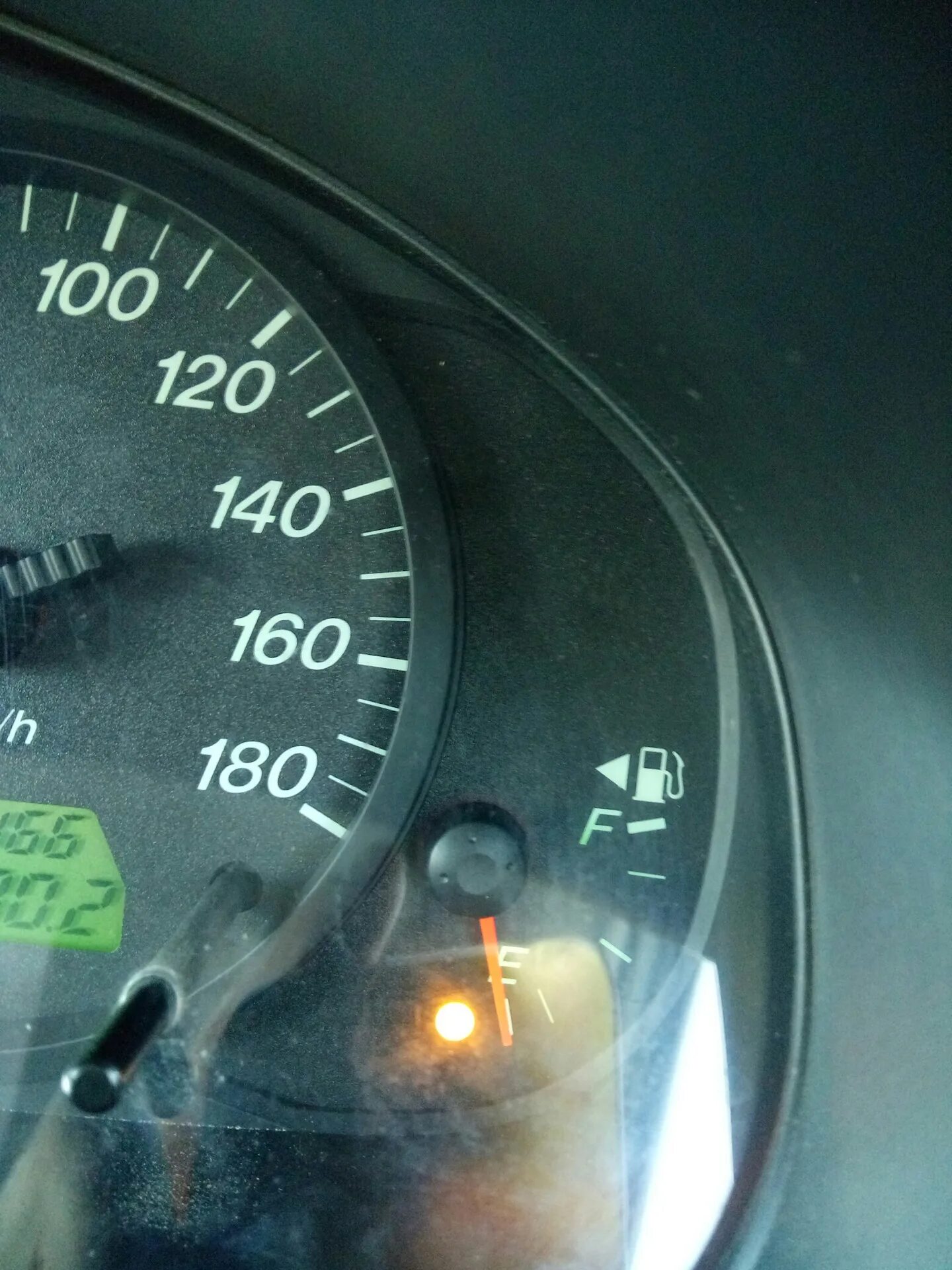 Тахометр санта фе 2. 900 км бензин. 3 расход топлива. Chevrolet tahoe 5. 4 бензин.