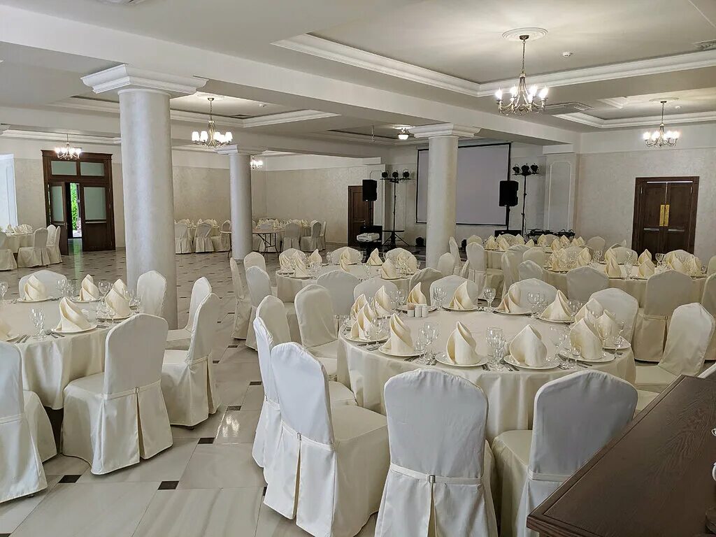 Chiedocover официальный сайт. шоу рум дизайнерской мебели. Chiedocover отель. мебельный шоурум. Chiedocover стулья.