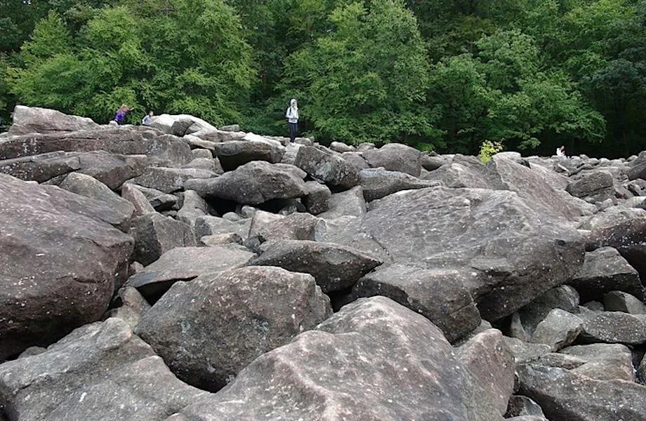 Звон камней. Пенсильвания парк звенящих камней. Звенящие скалы в Пенсильвании. Звенящие камни Пенсильвании. Камень обычный.