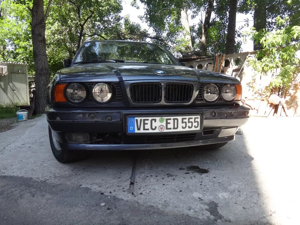 Хелла е34. Фары HELLA Black BMW e34. BMW m5 e34 HELLA Black. Е34 HELLA Black. БМВ е34 Хелла Блэк.