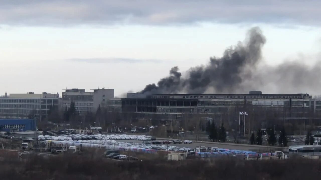 07. Пожар в санкт-петербурге красносельский район. Пожар на маршала захарова. Пожар на юго-западе санкт-петербурга сейчас. Пожар приморский район сейчас.